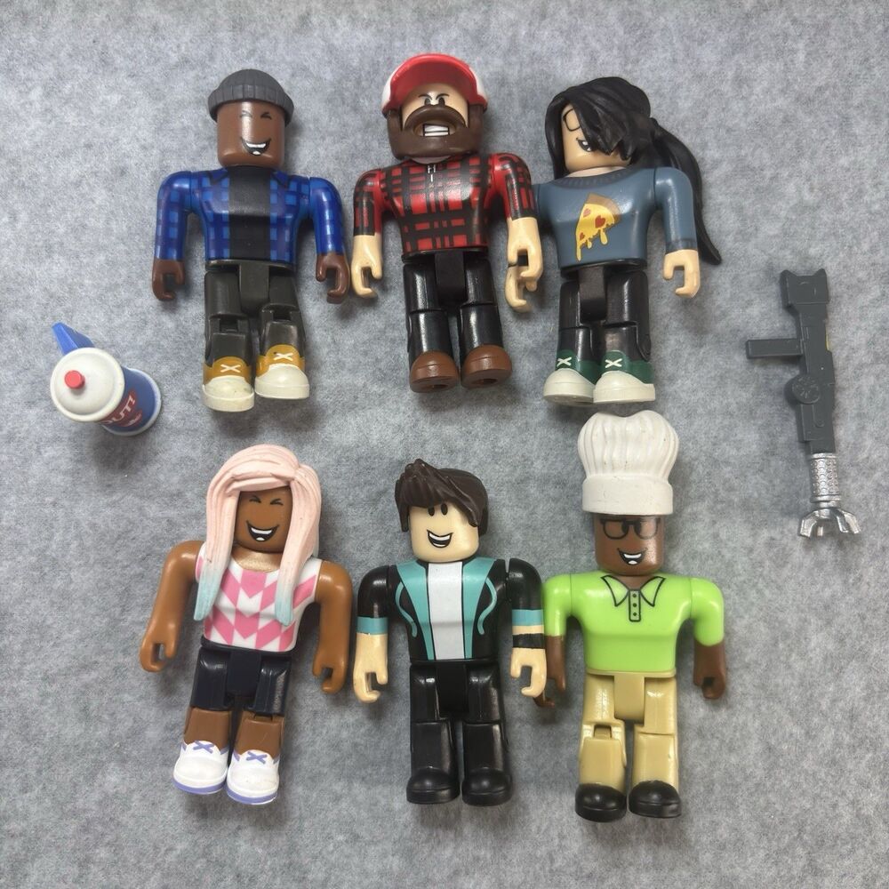 R0BL0X Toys Action Figures Lot Of 6 Figures with 2 Accessories  NO CODES